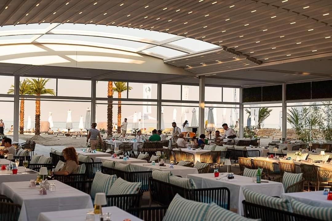 White Tower Mamaia Prestige Apartments Экстерьер фото
