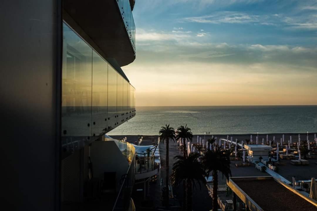 White Tower Mamaia Prestige Apartments Экстерьер фото
