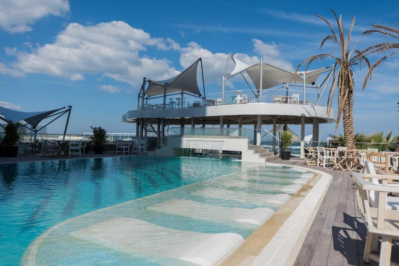 White Tower Mamaia Prestige Apartments Экстерьер фото