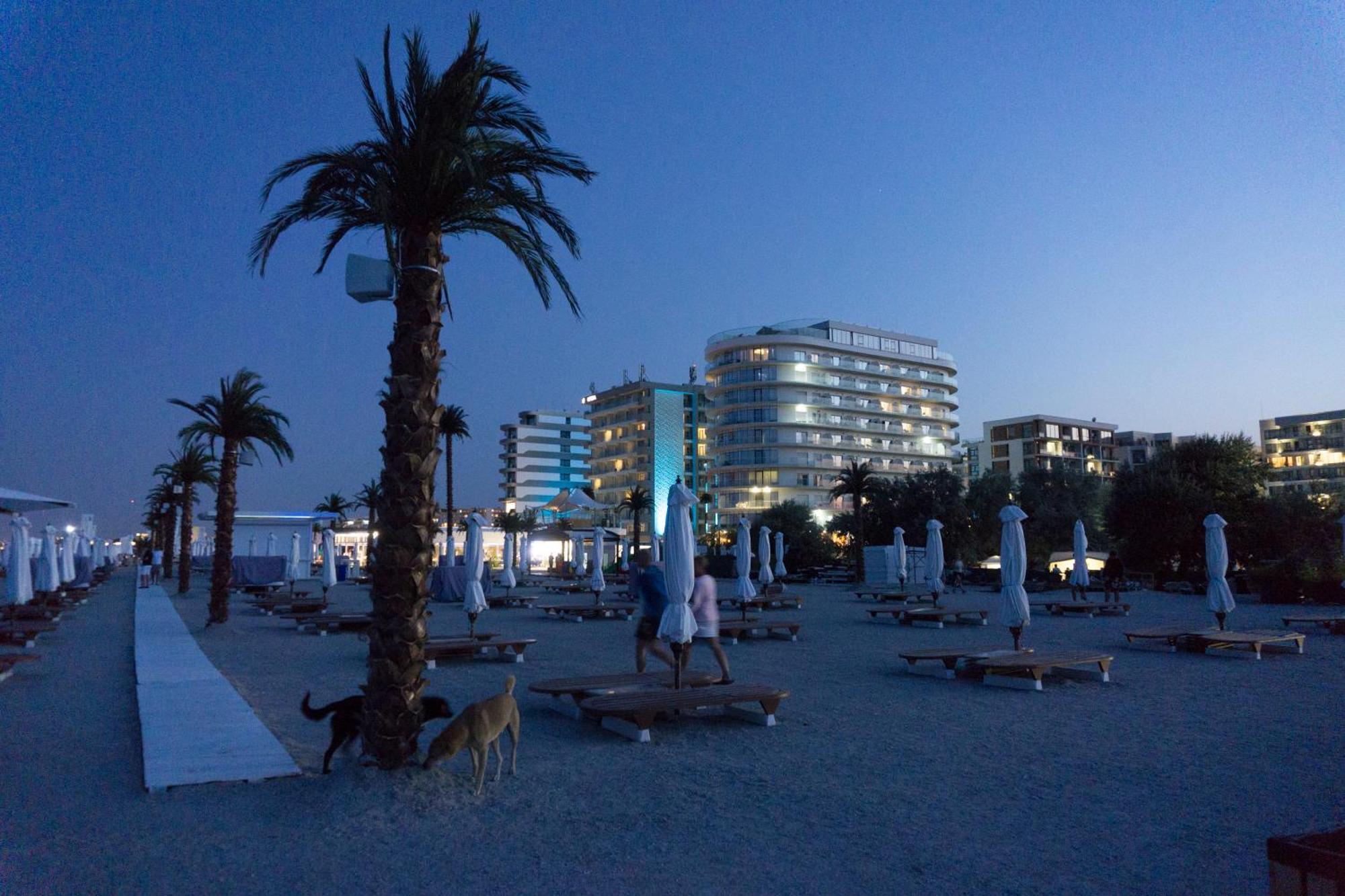 White Tower Mamaia Prestige Apartments Экстерьер фото
