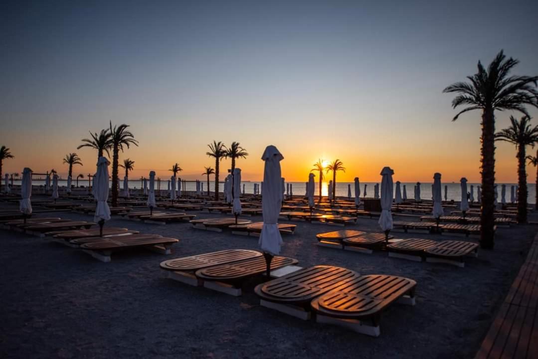 White Tower Mamaia Prestige Apartments Экстерьер фото